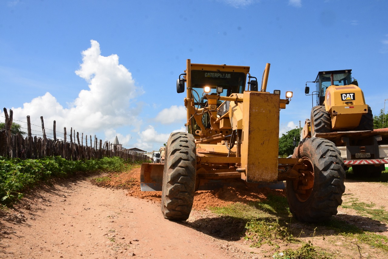 Comunidade Santana recebe obras de manutenção das estradas vicinais