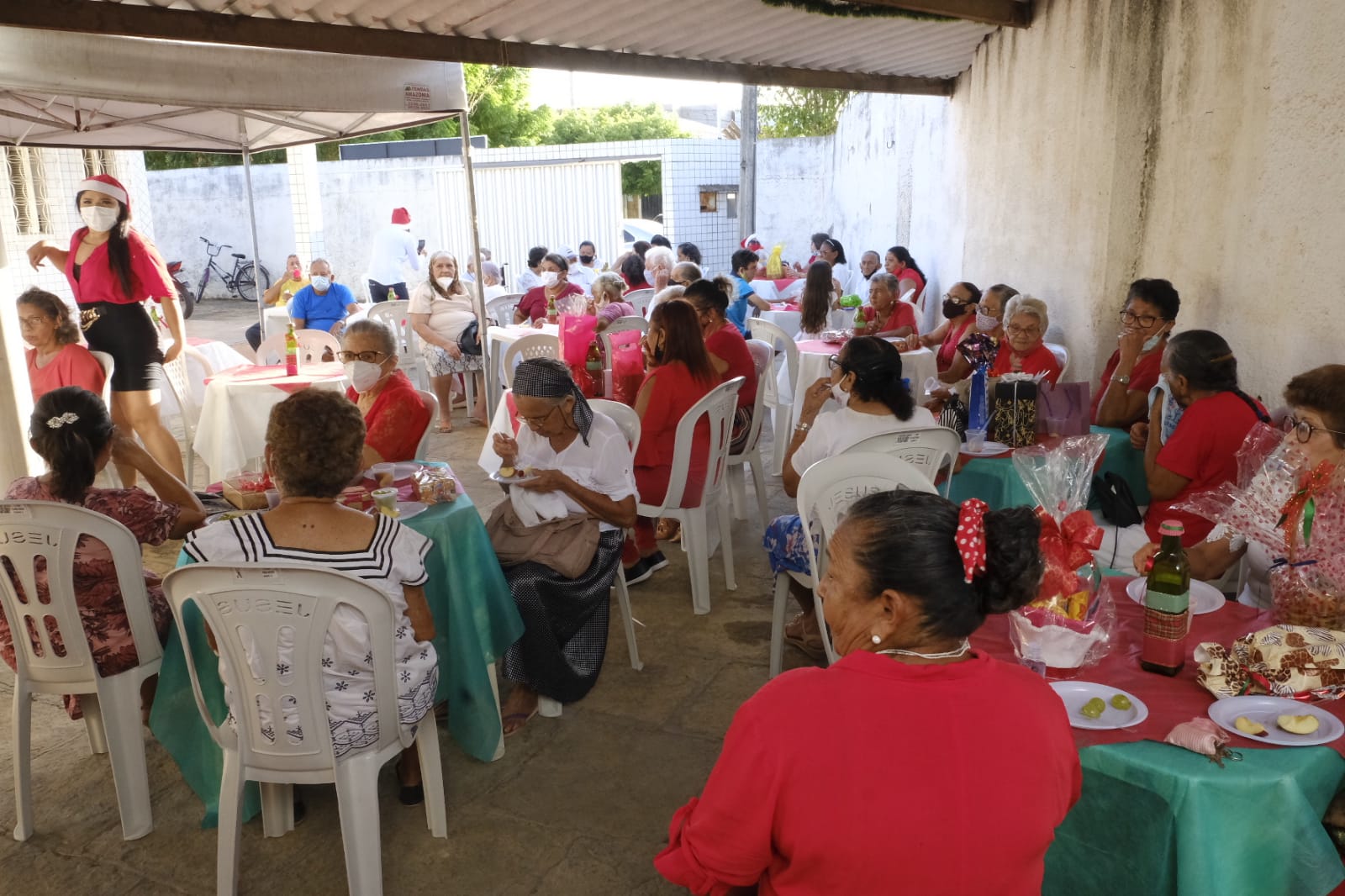 Casa da Nossa Gente realiza confraternização para idosos