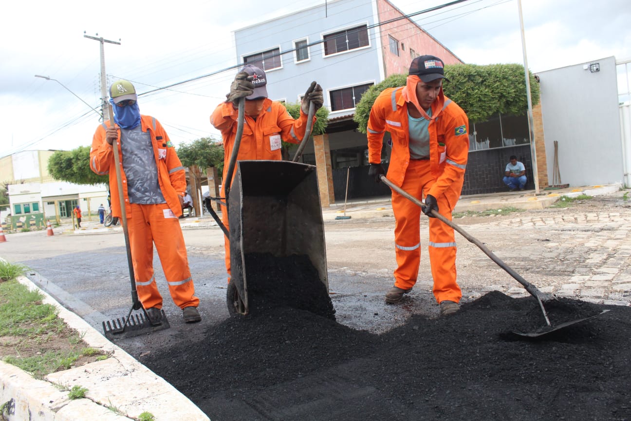 Recuperação do asfalto contempla trechos da avenida Presidente Dutra