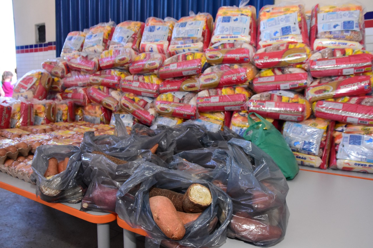 UEI do bairro Barrocas inicia distribuição de kits alimentares aos alunos