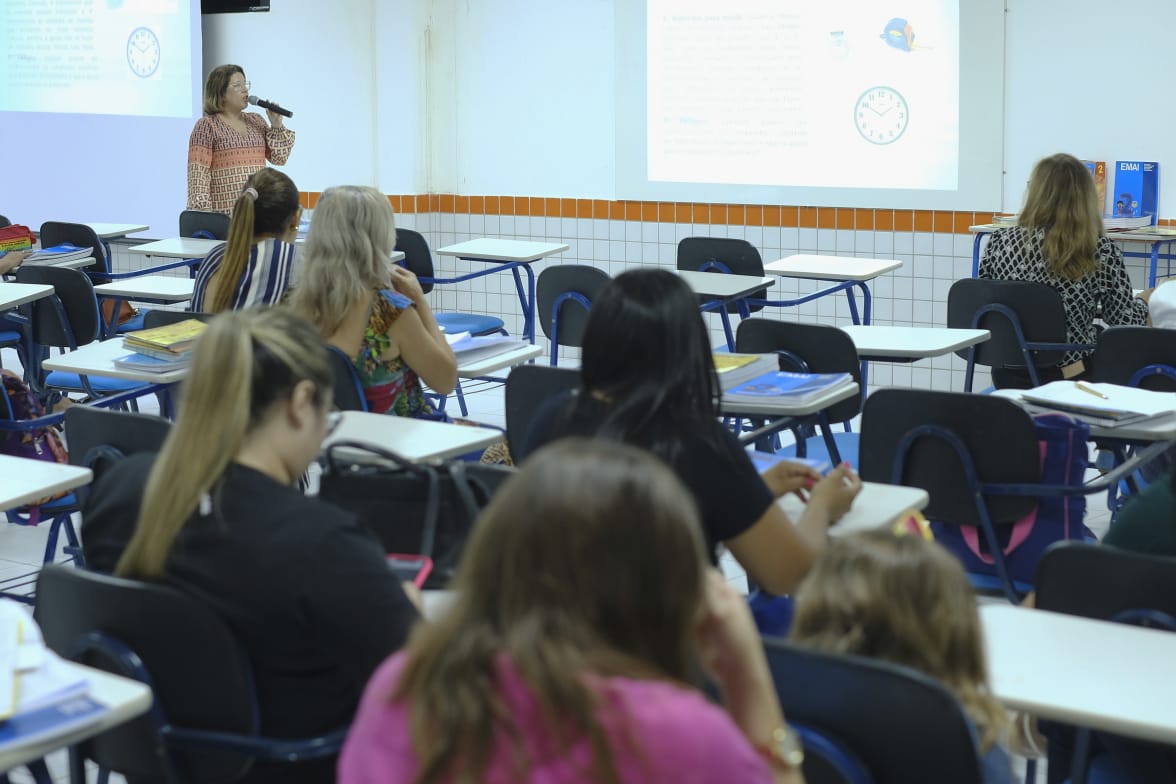 Professores passam por formação sobre Projeto de Alfabetização e Letramento