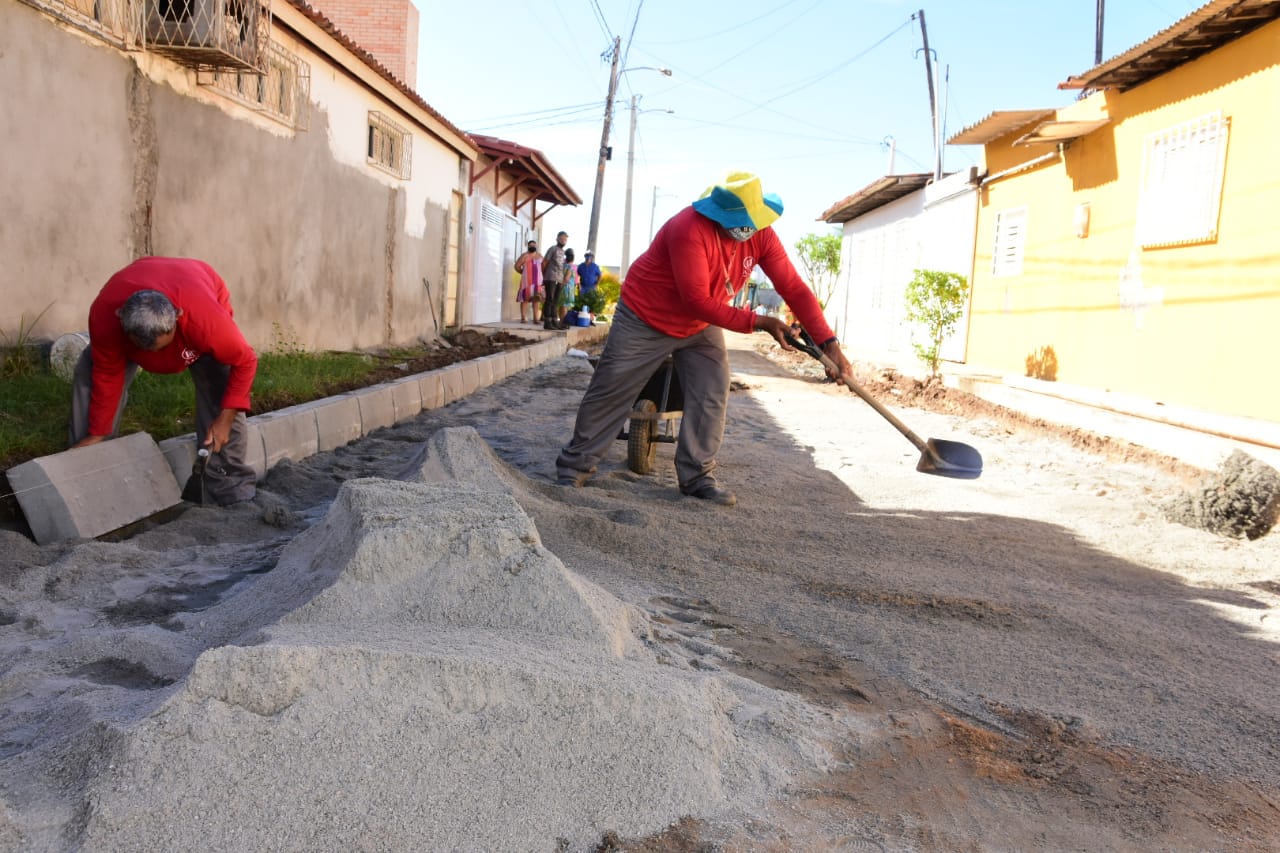 Comunidade Pereiros é beneficiada com obras de pavimentação