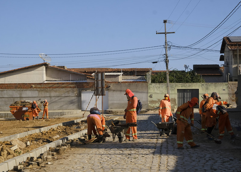 Secretaria de Infraestrutura promove mutirão de limpeza no bairro Dom Jaime Câmara