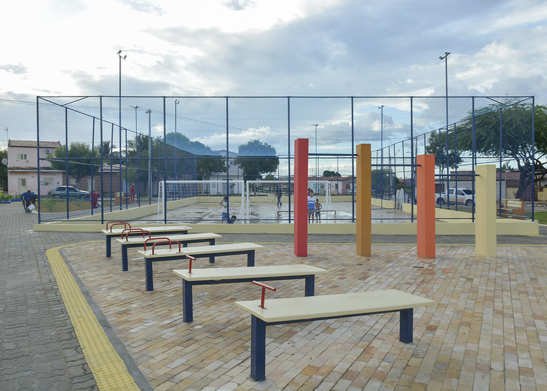 Prefeitura entrega praça renovada e equipada no bairro Barrocas