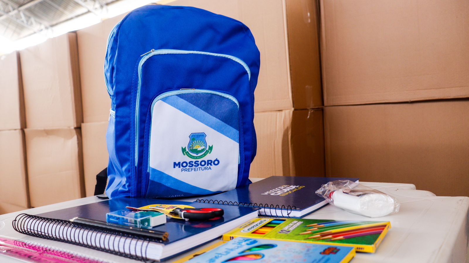 Prefeitura de Mossoró prepara kits escolares e fardamento para ano letivo de 2024