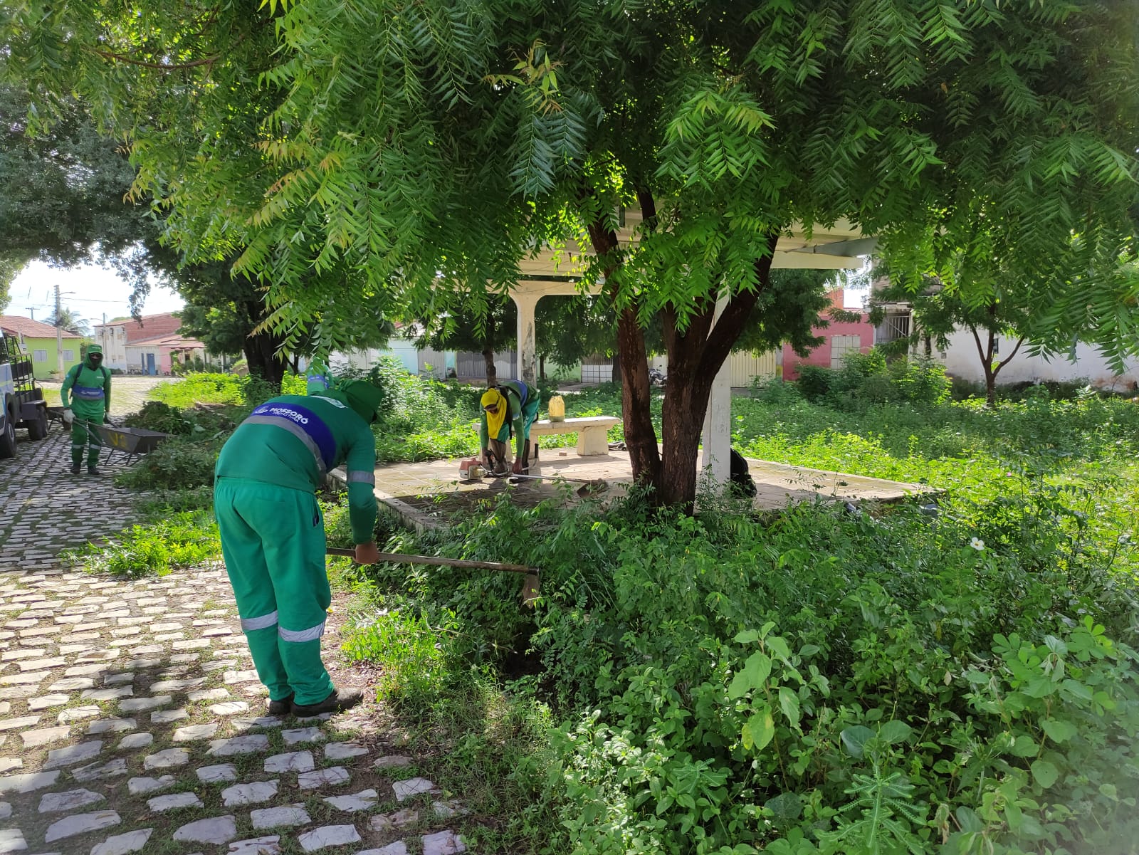 Programa “Mossoró Limpa” avança com mutirão de limpeza em vários bairros