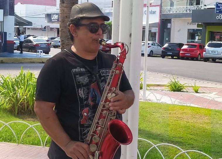 Projeto “Serenata ao Saxofone” leva música para ruas e praças de Mossoró