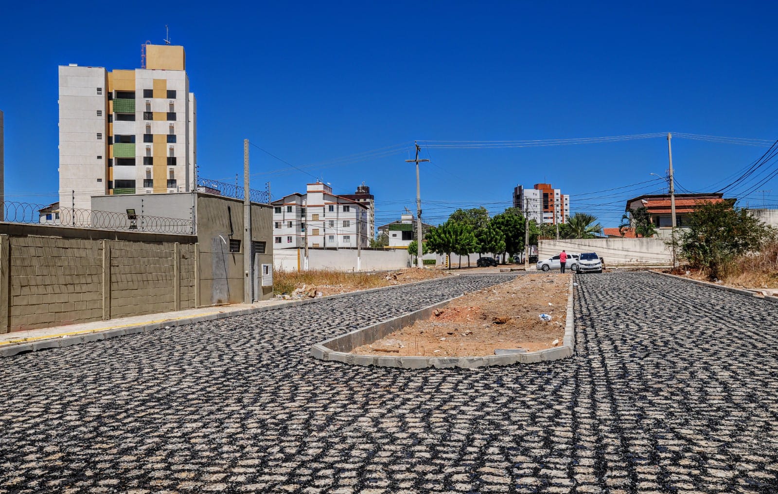 Pavimentação avança em ruas do bairro Santo Antônio