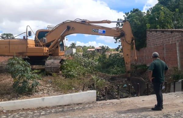 “Mossoró Limpa”: Prefeitura inicia limpeza de córrego no bairro Belo Horizonte