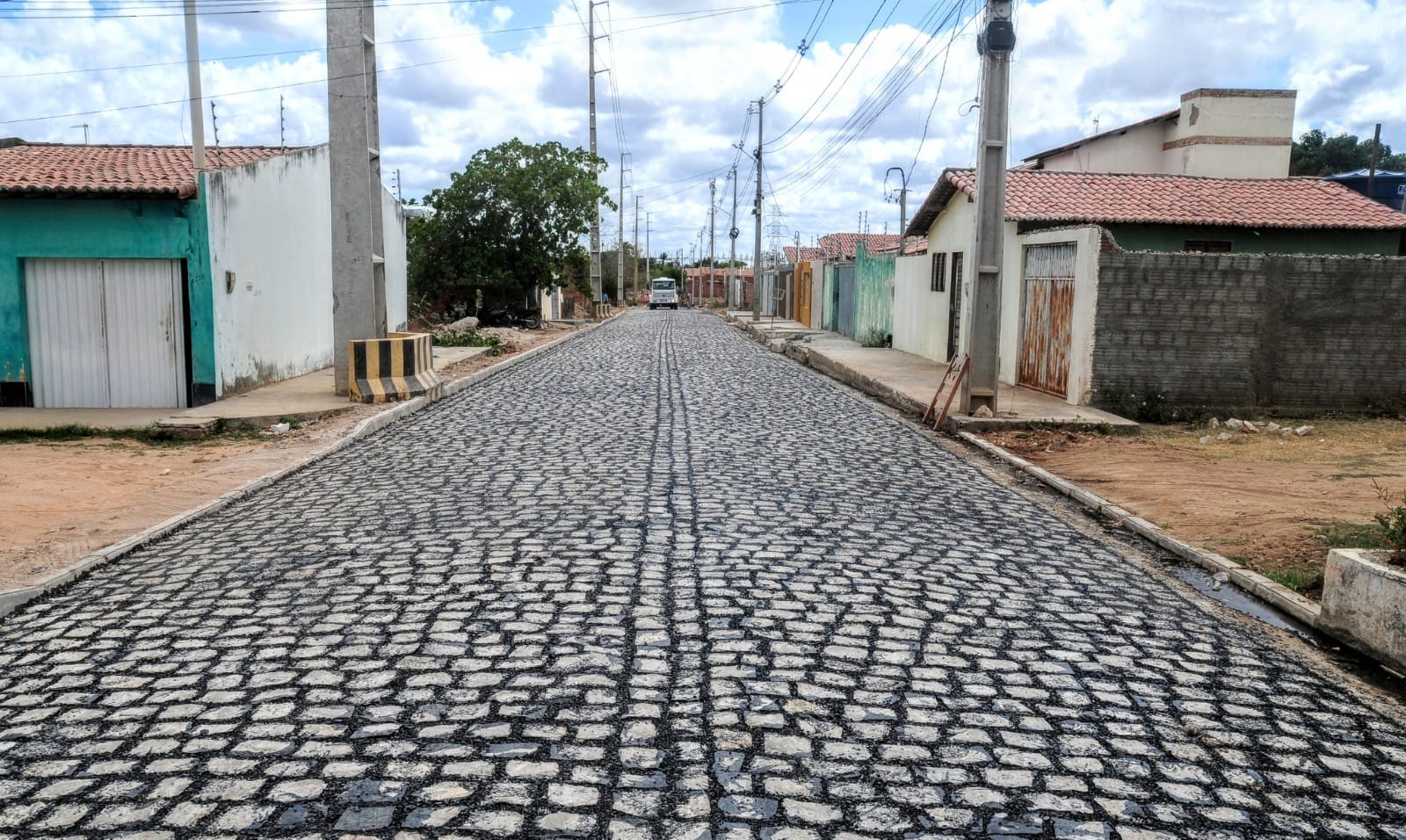 Pavimentação de ruas beneficia moradores dos bairros Santa Delmira e Santo Antônio