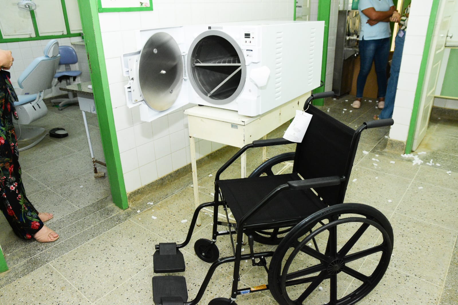 Prefeitura de Mossoró entrega autoclaves e cadeiras de rodas em Unidades Básicas de Saúde