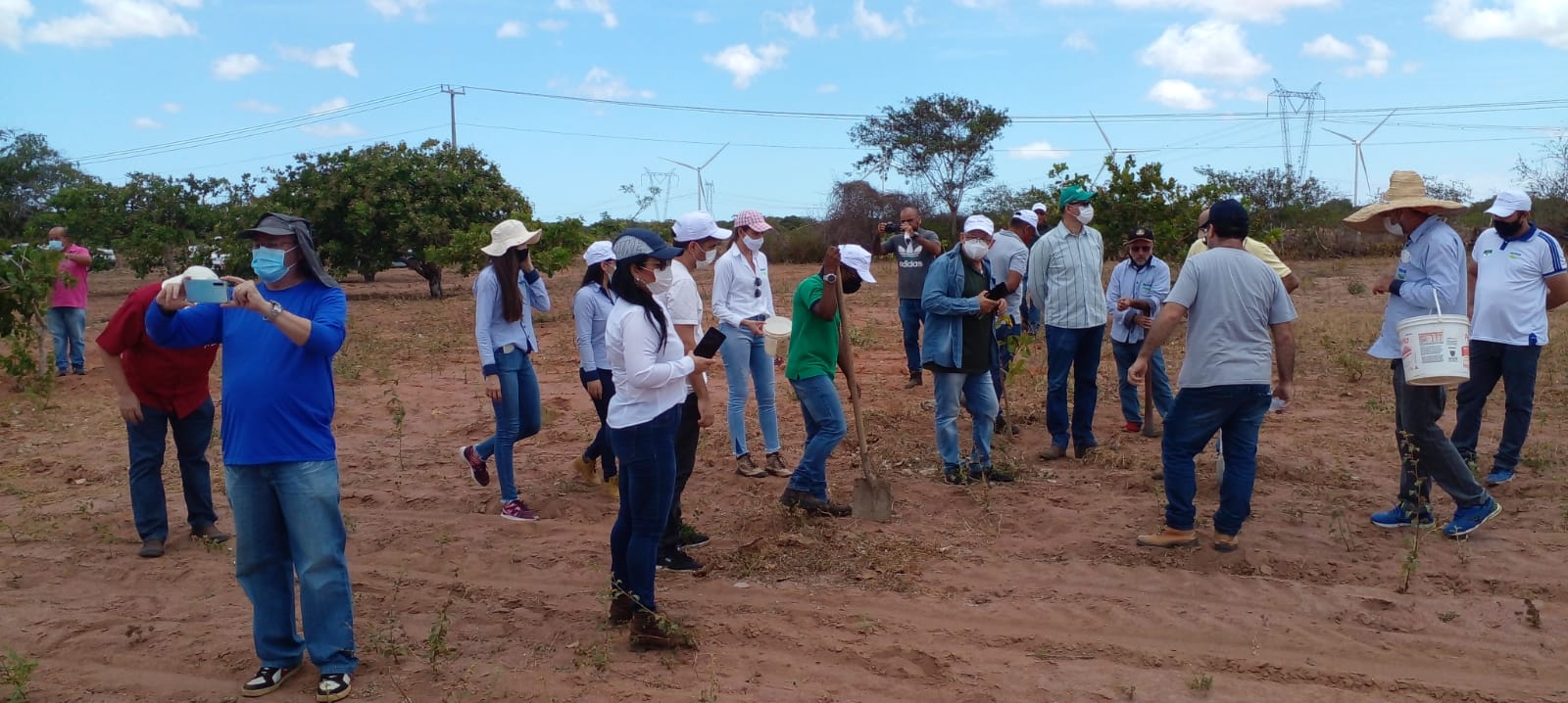 Dia de Campo realiza orientação técnica e coleta de solo