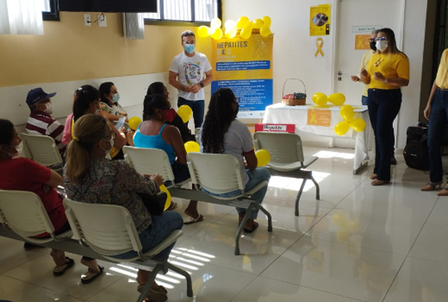 "Julho Amarelo": Atenção Primária realiza ação no Hospital do Rim com pacientes e acompanhantes
