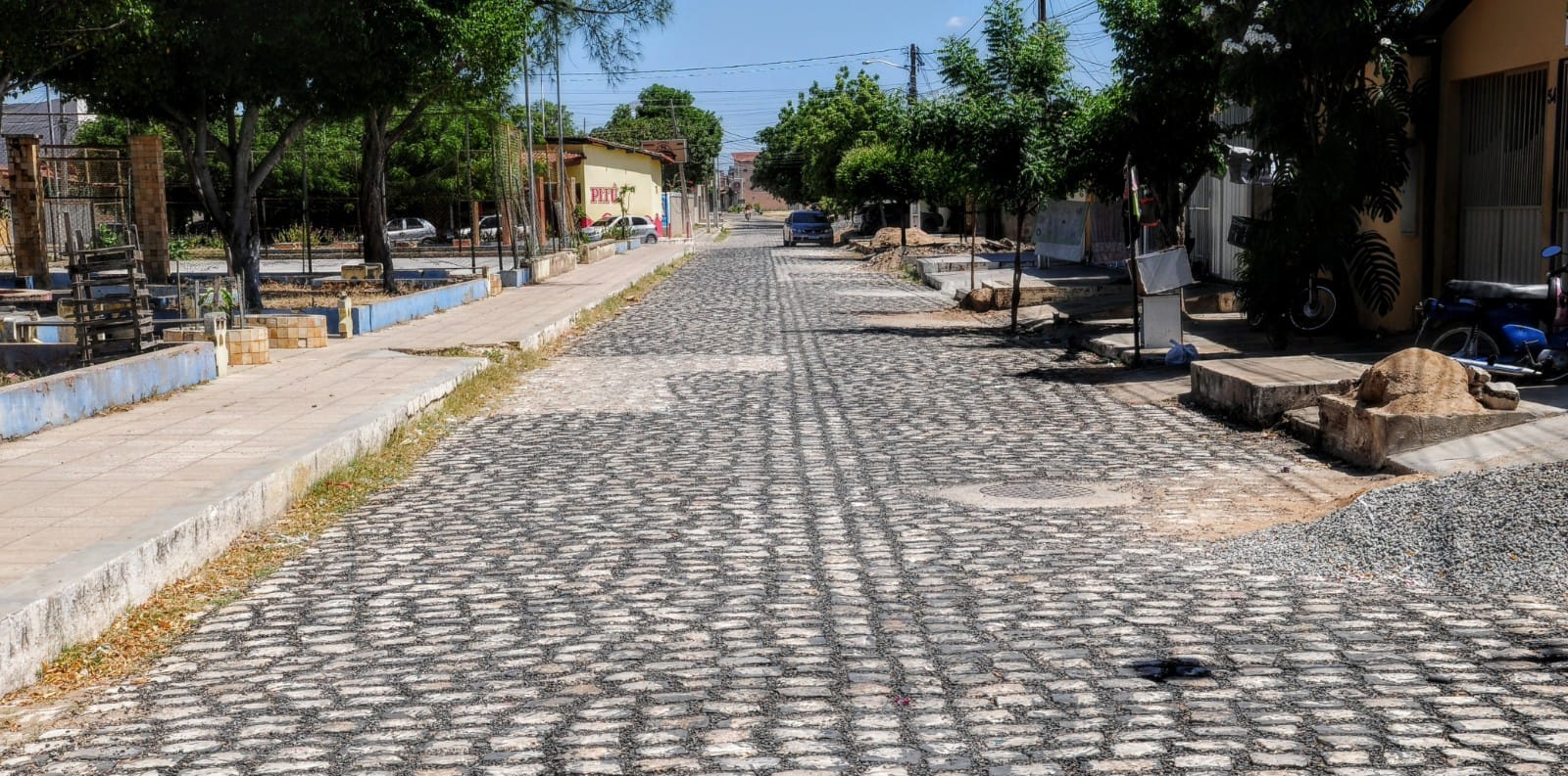 Obras de tapa-buracos contemplam ruas da Ilha de Santa Luzia