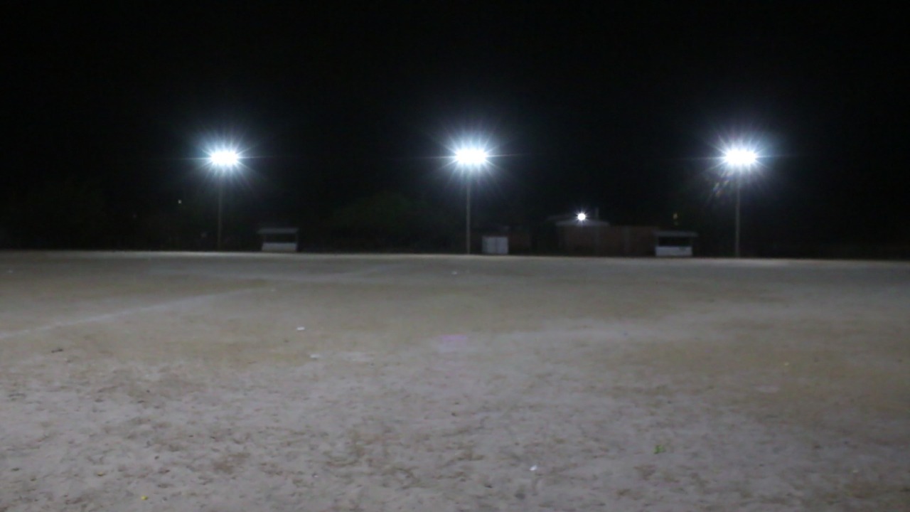 Maísa é beneficiada pela Prefeitura de Mossoró com iluminação do campo de futebol