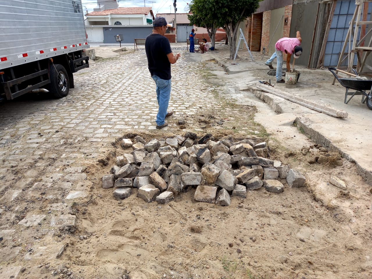 Operação tapa-buracos contempla novas ruas no  Abolição III