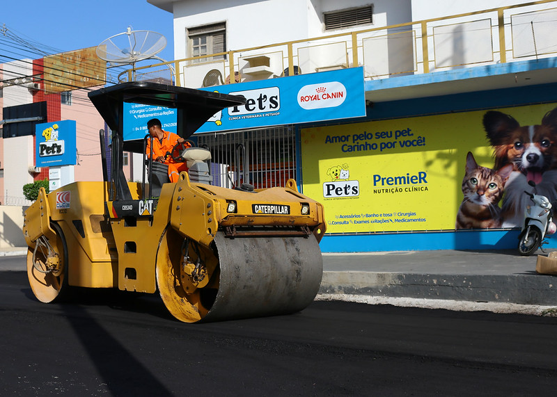Prefeitura realiza asfaltamento de ruas e avenidas no Centro de Mossoró