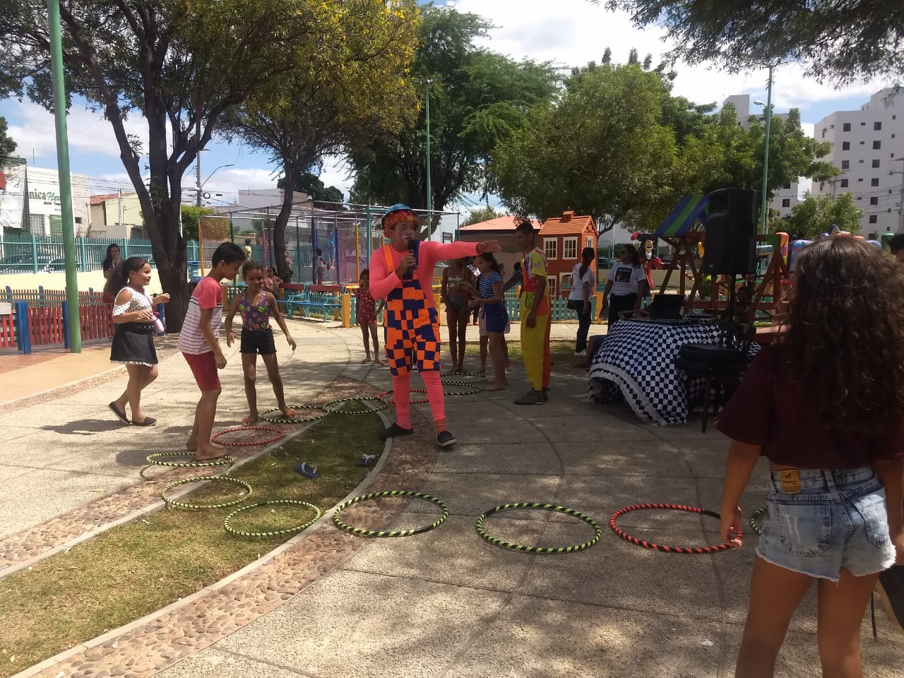 Crianças se divertem em segundo dia de programação no Parque